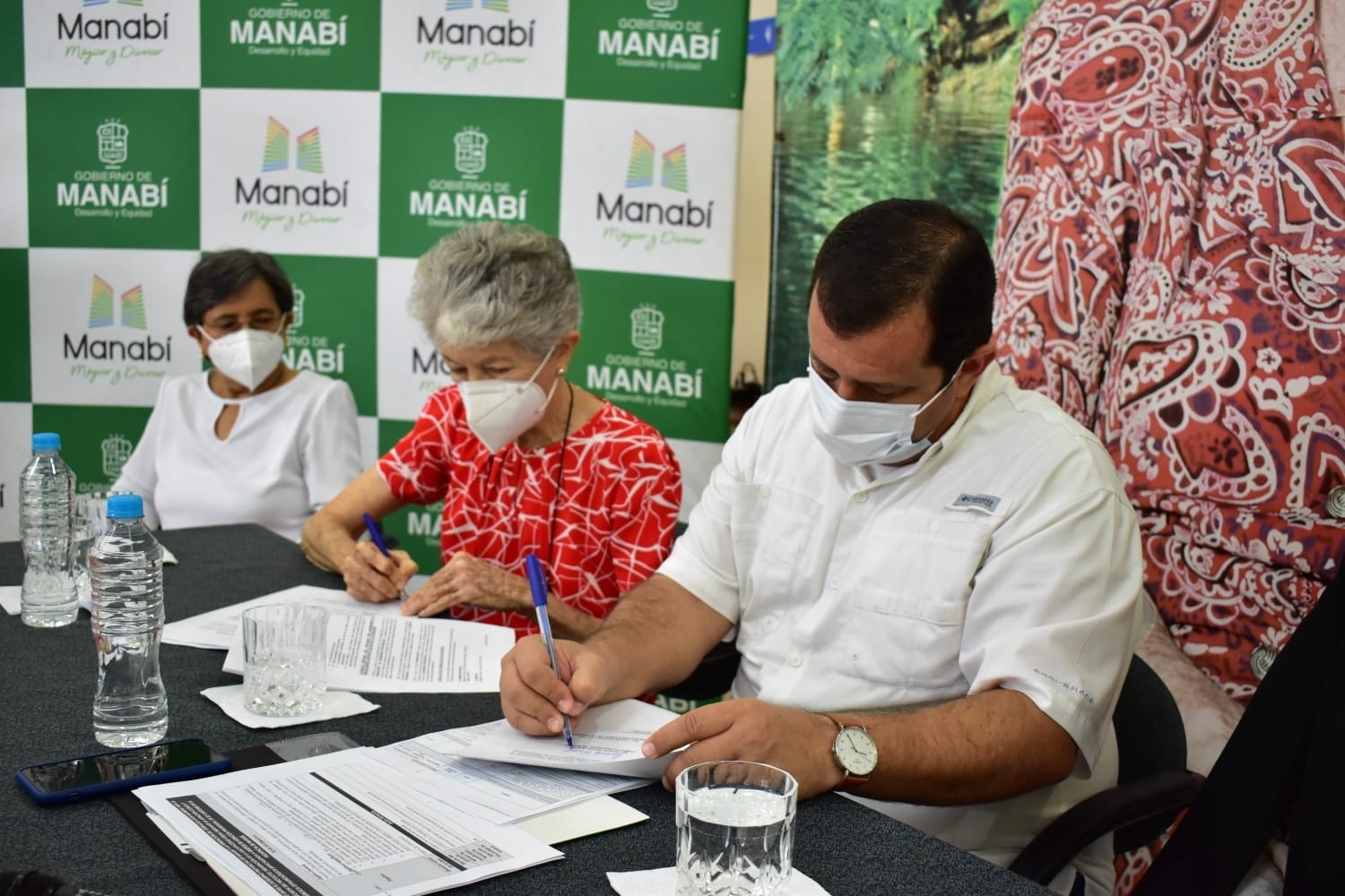 En este momento estás viendo Convenio suscrito con el Gobierno Provincial de Manabí, para brindar atención oftalmológica